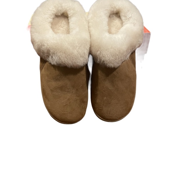 Acorn Shoes - New woman acorn comfort on earth sheepskin mules.